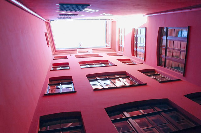 So bauen Sie Dichtungen in Ecken richtig und sauber ein